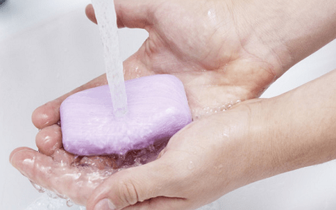 lavaggio delle mani per prevenire i parassiti sottocutanei