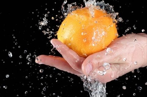 lavare la frutta per prevenire i parassiti sottocutanei