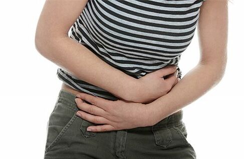 dolore addominale dovuto a vermi nel corpo